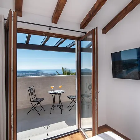 Stone Smokvica With Vineyard, Swimming Pool, Jacuzzi, Gym And Panoramic Sea Views * Rogoznica (Sibenik-Knin)