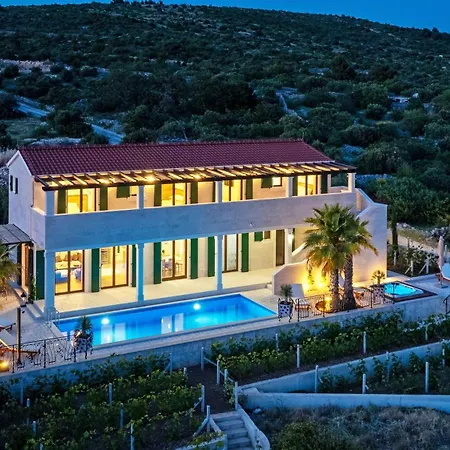 Stone Smokvica With Vineyard, Swimming Pool, Jacuzzi, Gym And Panoramic Sea Views Villa *