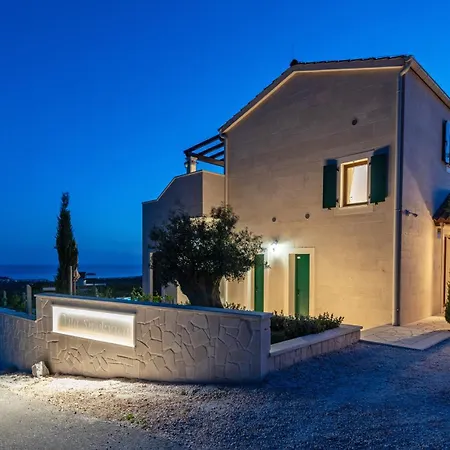 Stone Smokvica With Vineyard, Swimming Pool, Jacuzzi, Gym And Panoramic Sea Views Villa *